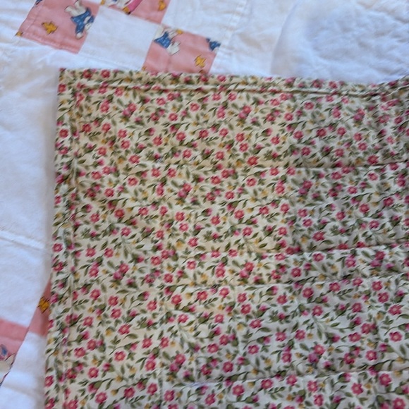 Patchwork Quilt with Peach and White Design - Picture 4 of 4